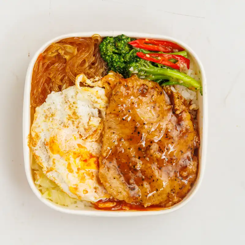 小飯桌 黑胡椒豬排+荷包蛋飯
