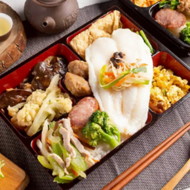 金金排骨 清蒸巴沙魚飯