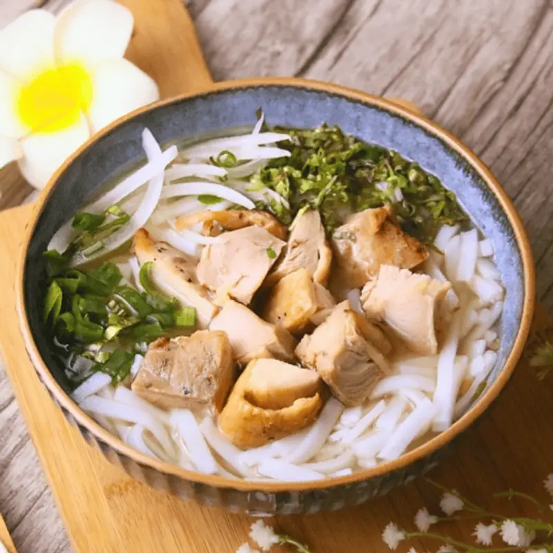 越迷越式輕食 雞肉湯河粉